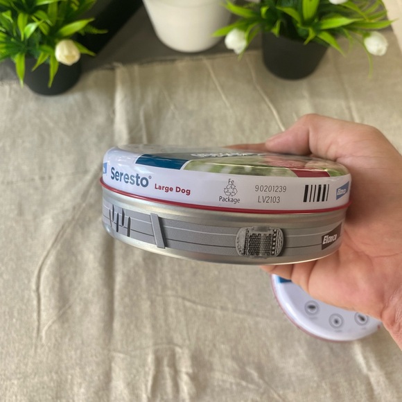 Seresto Flea & Tick Collar for Large Dogs, 8-Month Protection - Picture 3 of 6